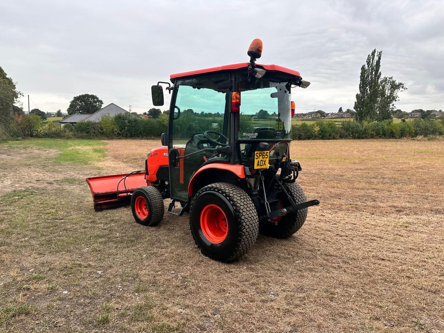 65 REG. KUBOTA B2350 23HP 4WD COMPACT TRACTOR WITH HYDRAULIC 4 WAY BLADE