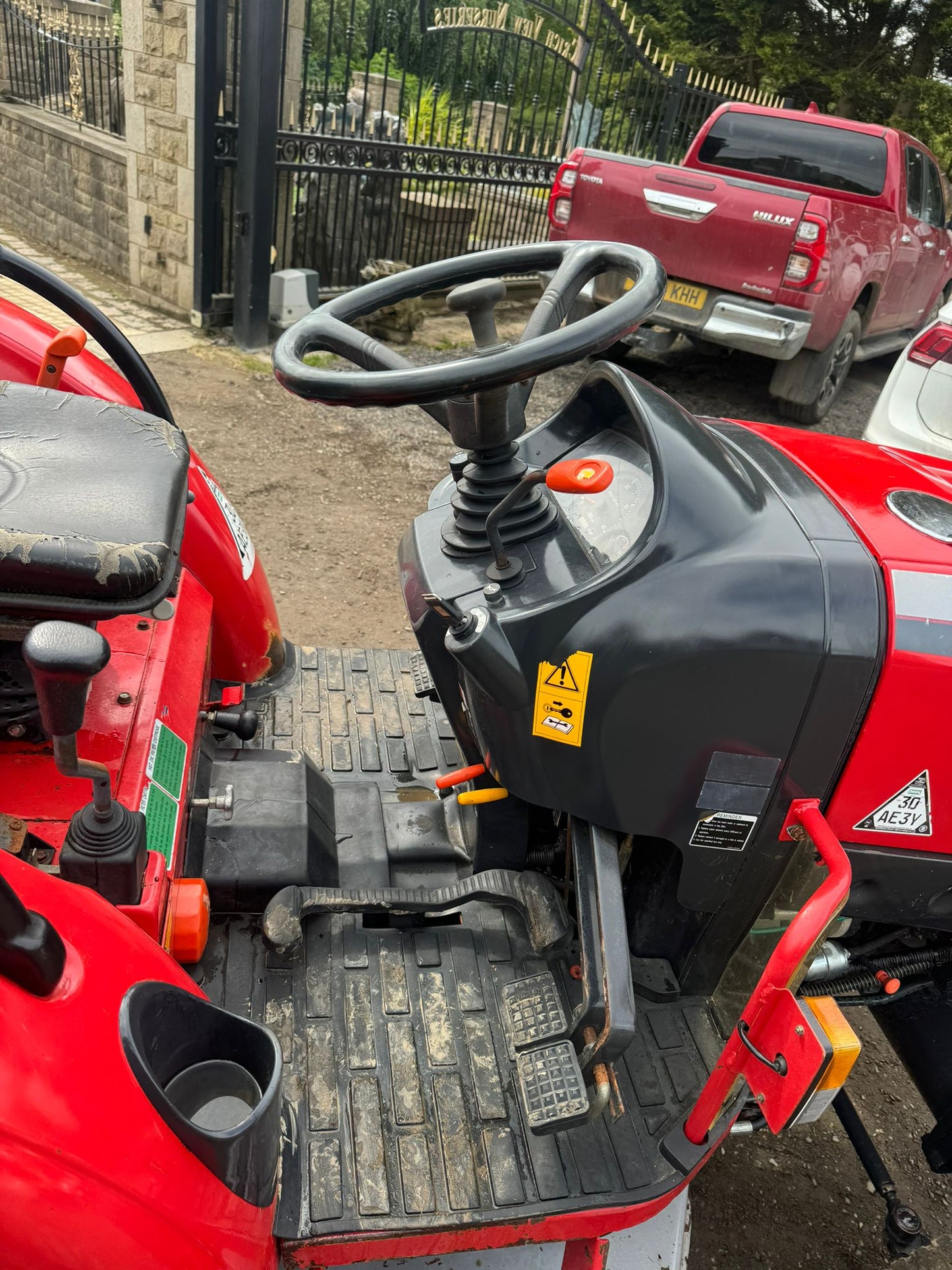 2012 MCCORMICK X10.35H COMPACT TRACTOR WITH UNDERSLUNG DECK 34 HP