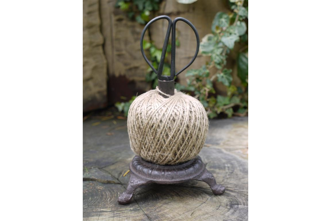 String Holder & Scissors