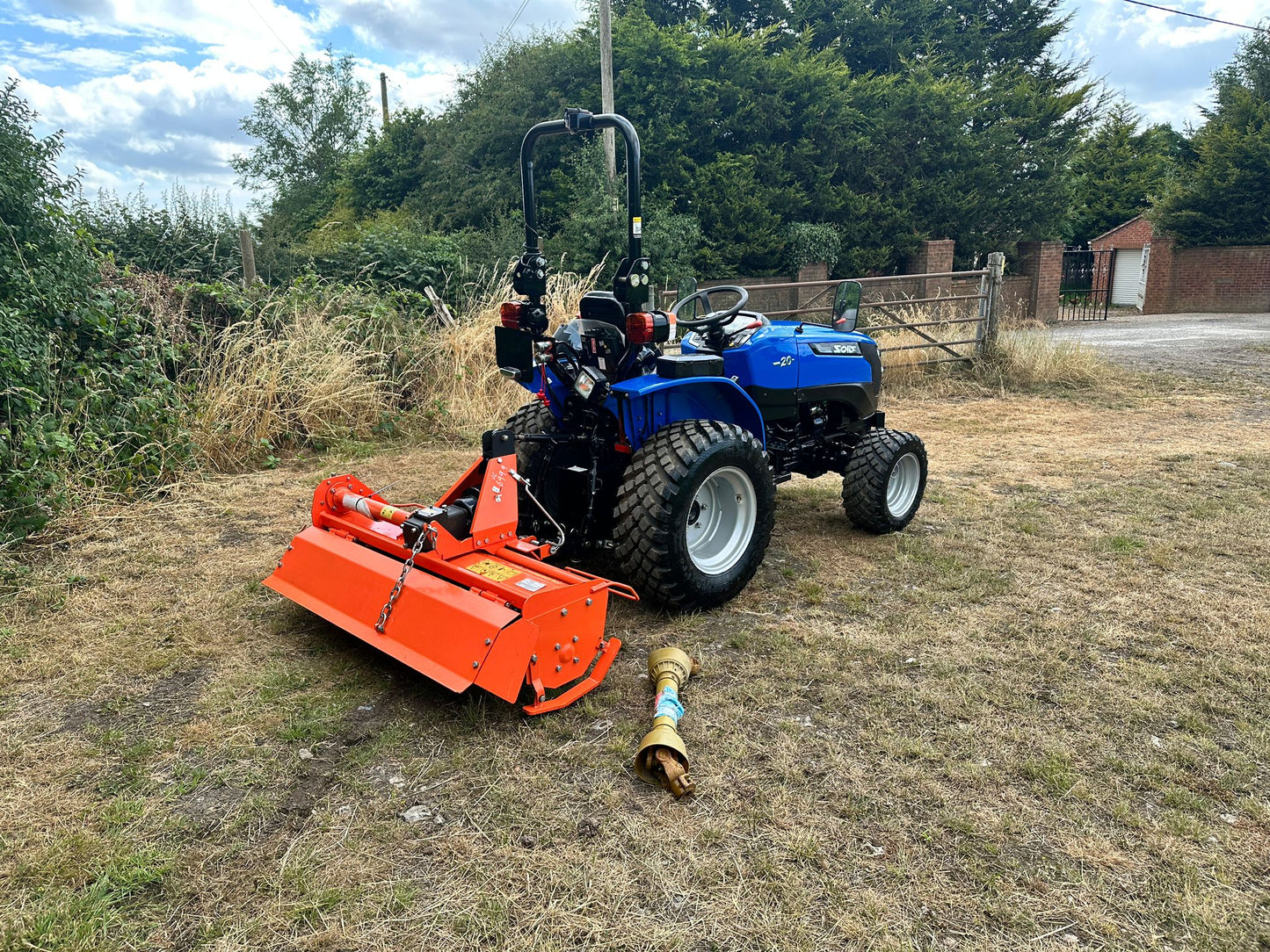 NEW/UNUSED SOLIS 20 4WD COMPACT TRACTOR WITH FARM MASTER RT135 ROTAVATOR BUNDLE!
