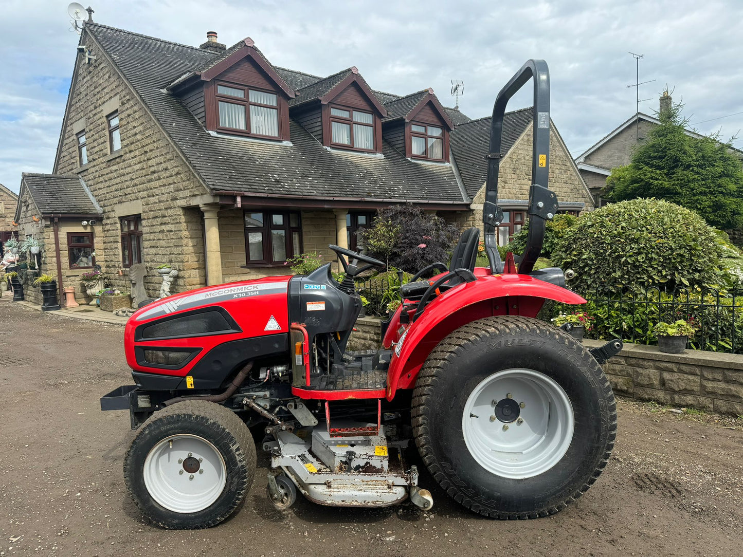 2012 MCCORMICK X10.35H COMPACT TRACTOR WITH UNDERSLUNG DECK 34 HP