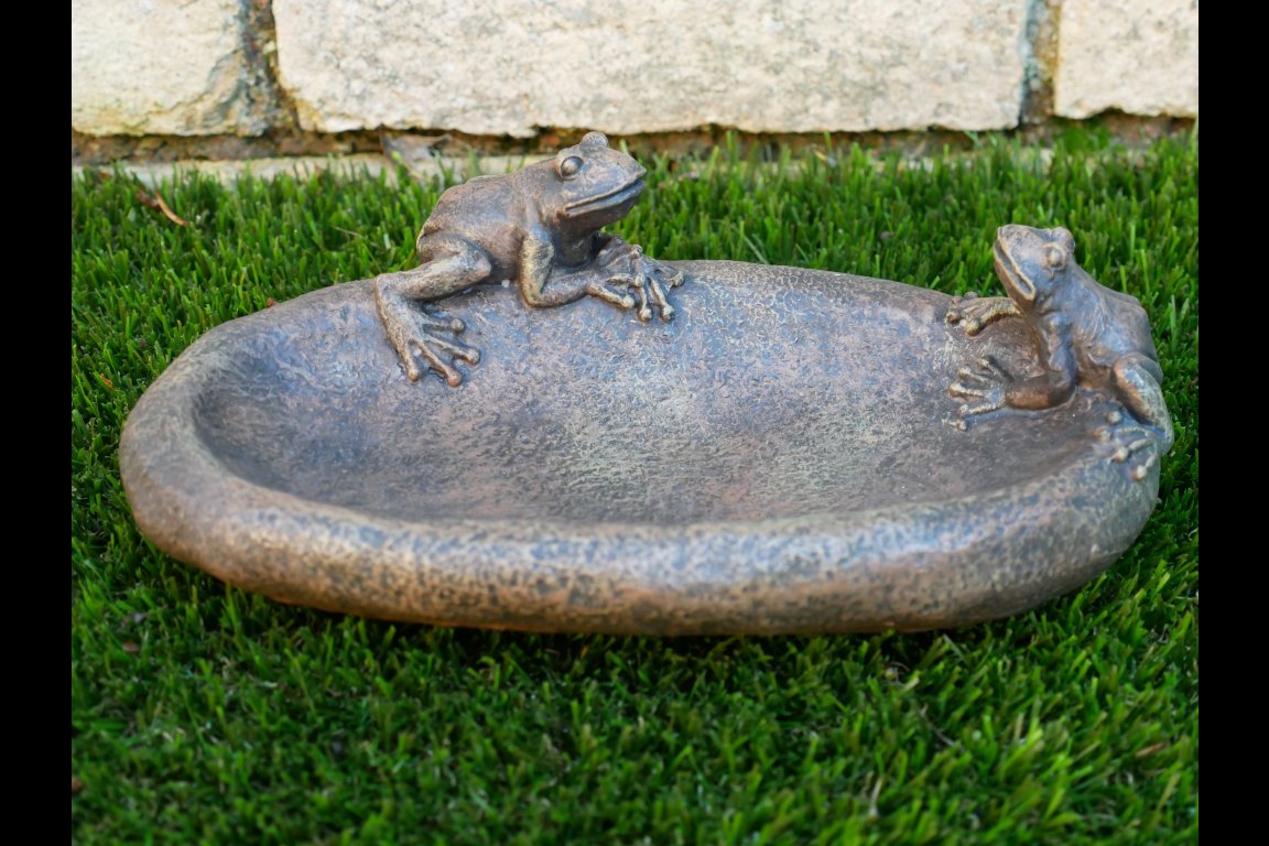 Two Frogs Bird Feeder