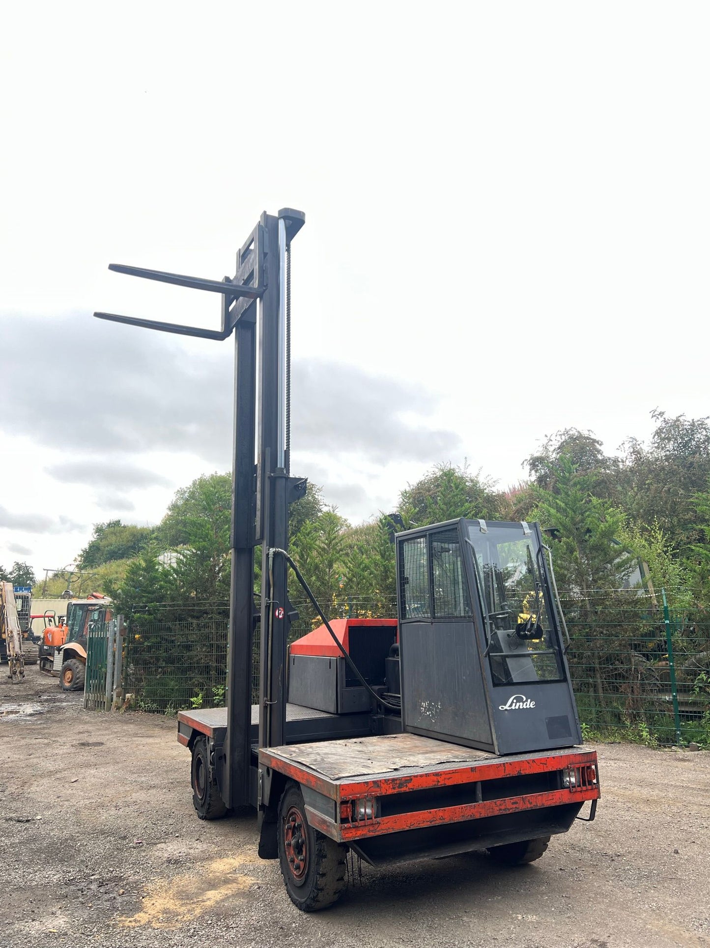 LINDI S40 SIDE LOADER FORKLIFT