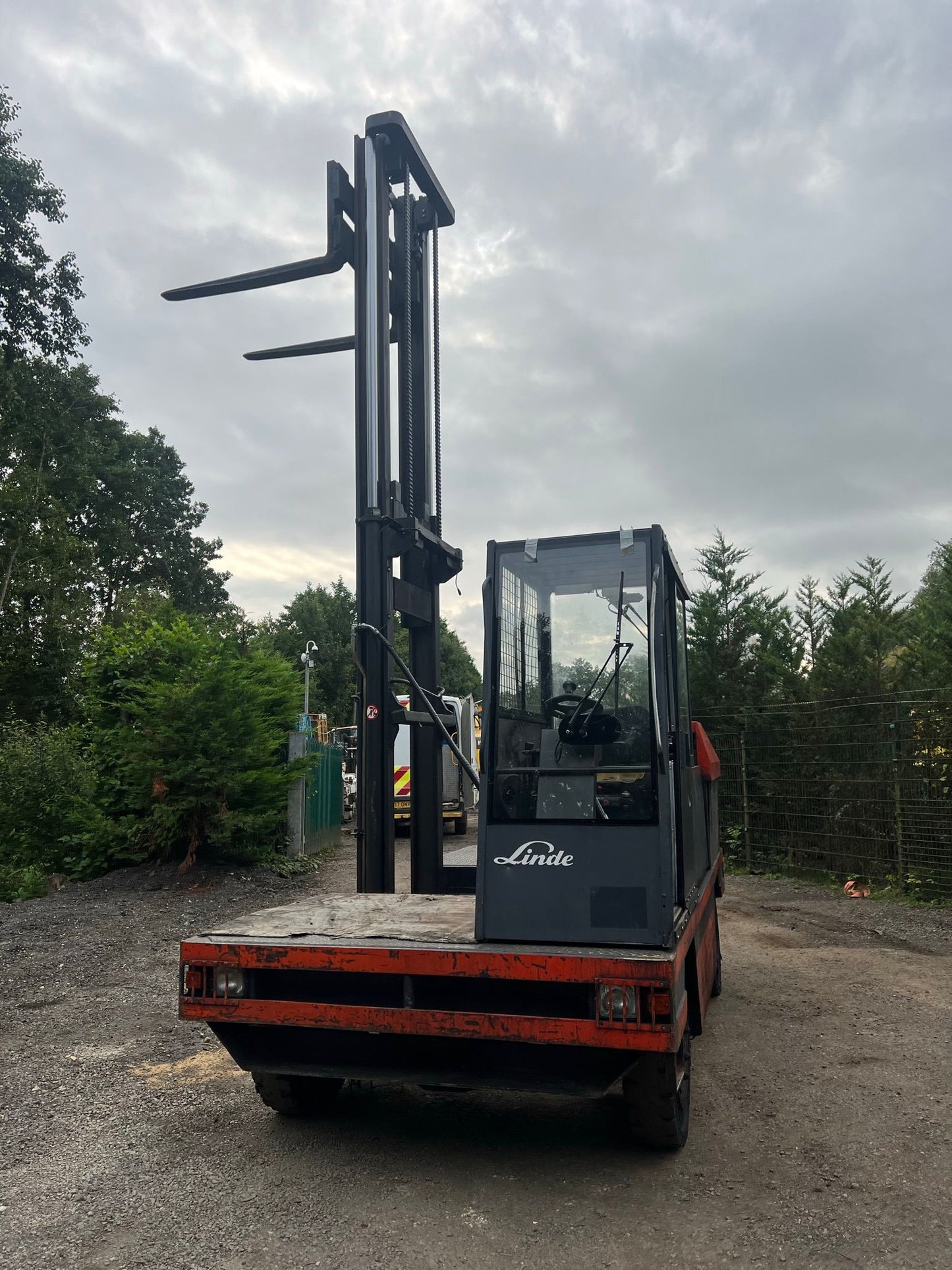LINDI S40 SIDE LOADER FORKLIFT