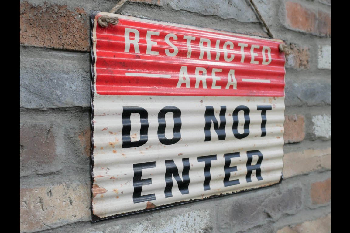 Sign (Restricted Area)