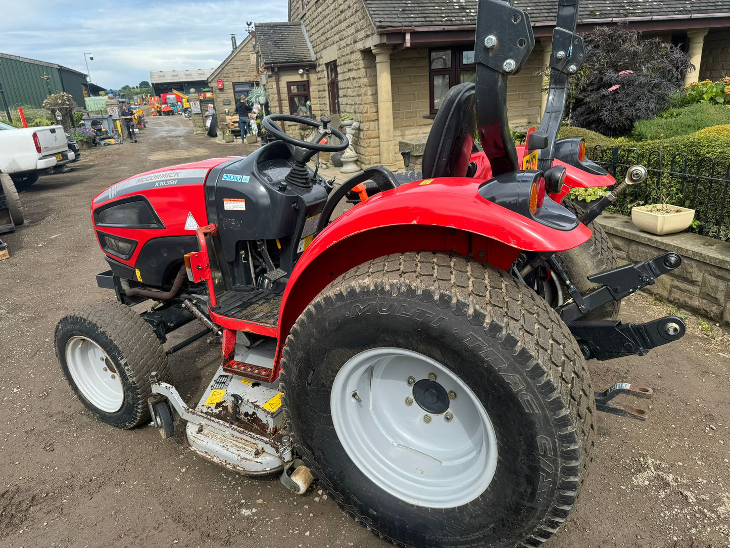 2012 MCCORMICK X10.35H COMPACT TRACTOR WITH UNDERSLUNG DECK 34 HP