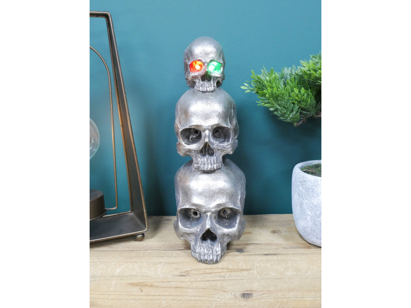 Three Skulls Statue
