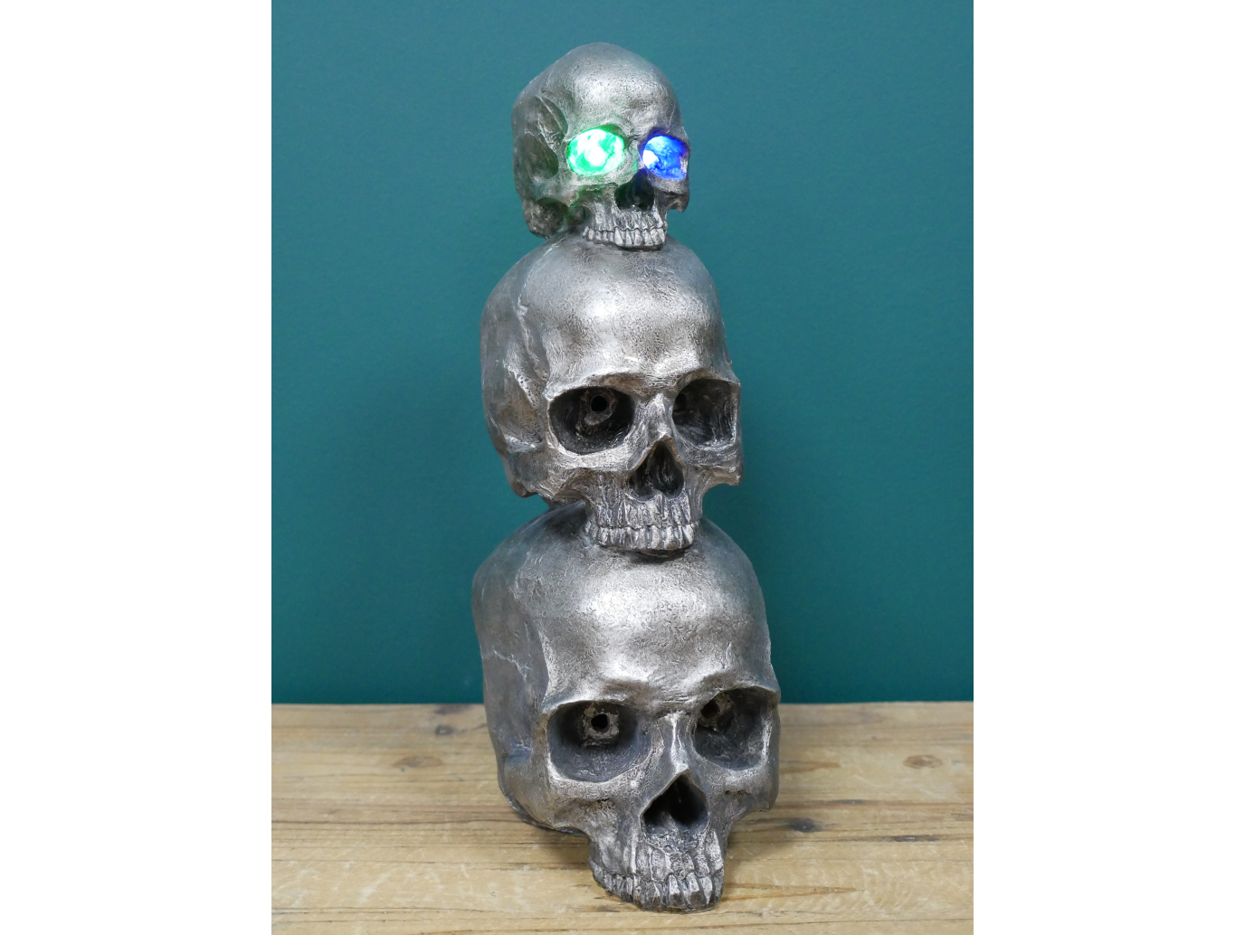 Three Skulls Statue