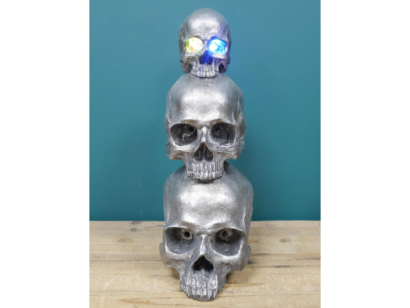Three Skulls Statue
