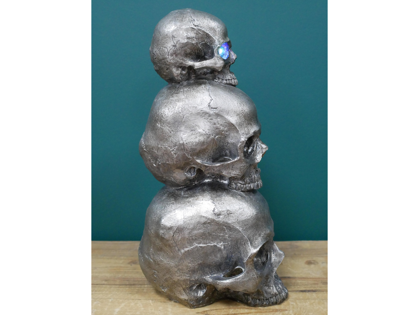 Three Skulls Statue