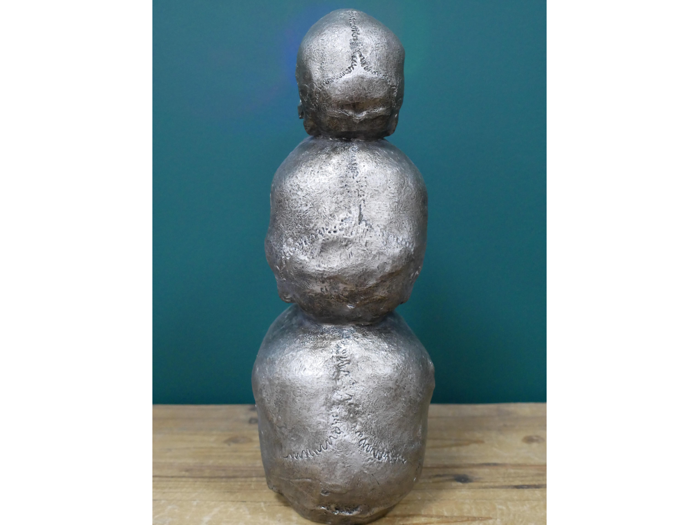 Three Skulls Statue