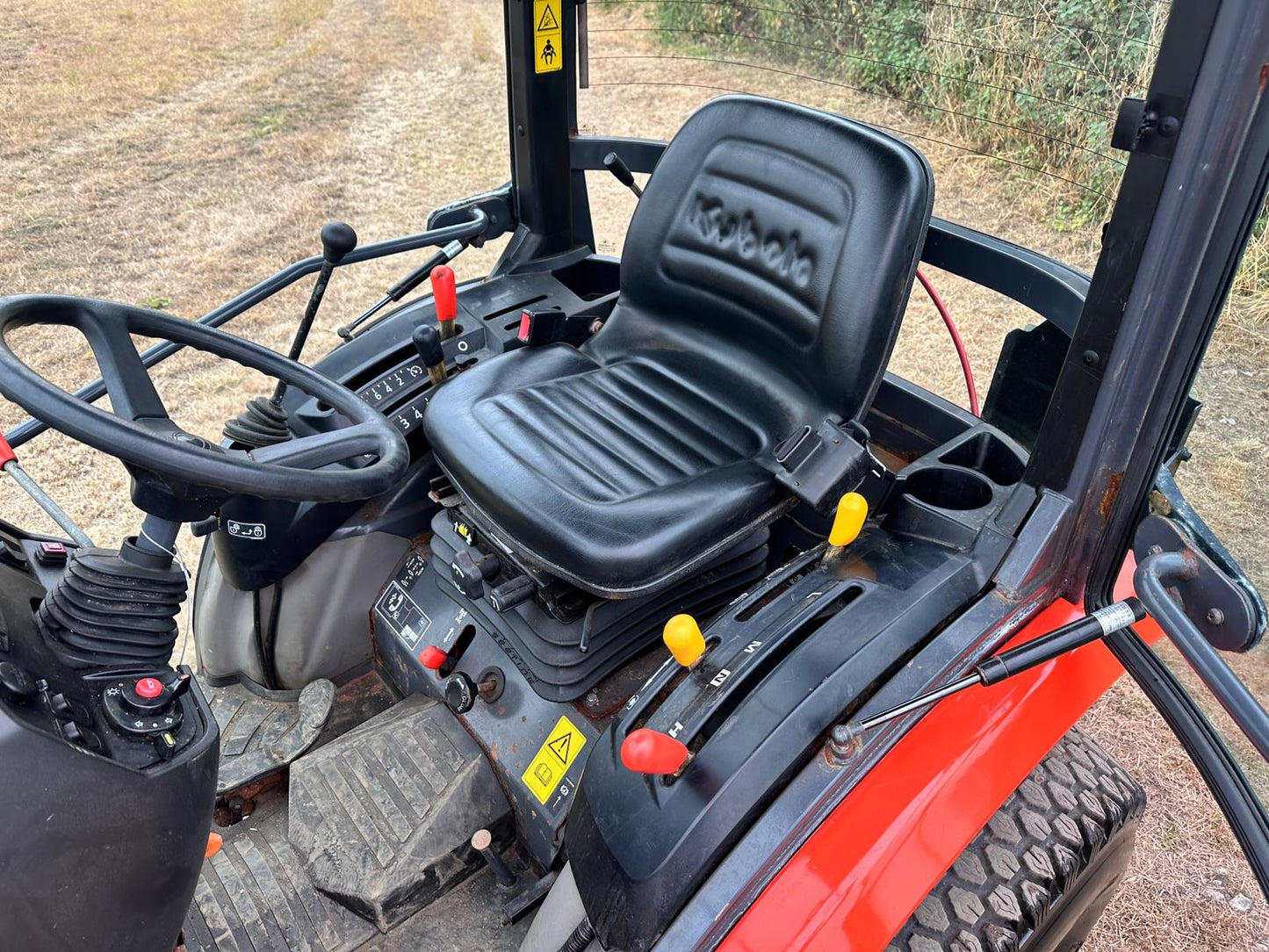 65 REG. KUBOTA B2350 23HP 4WD COMPACT TRACTOR WITH HYDRAULIC 4 WAY BLADE