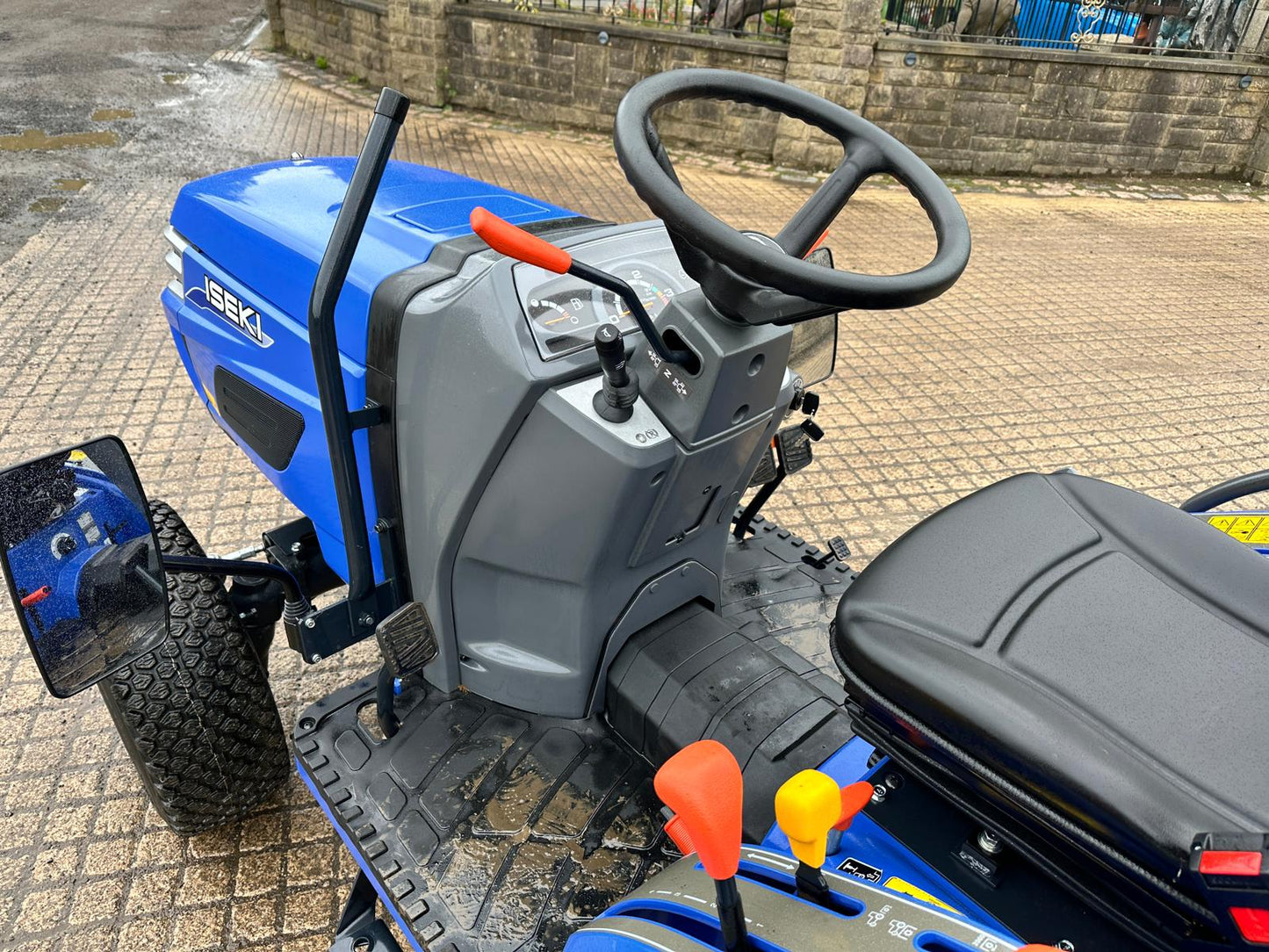 NEW/UNUSED ISEKI TM3267E 26HP 4WD COMPACT TRACTOR