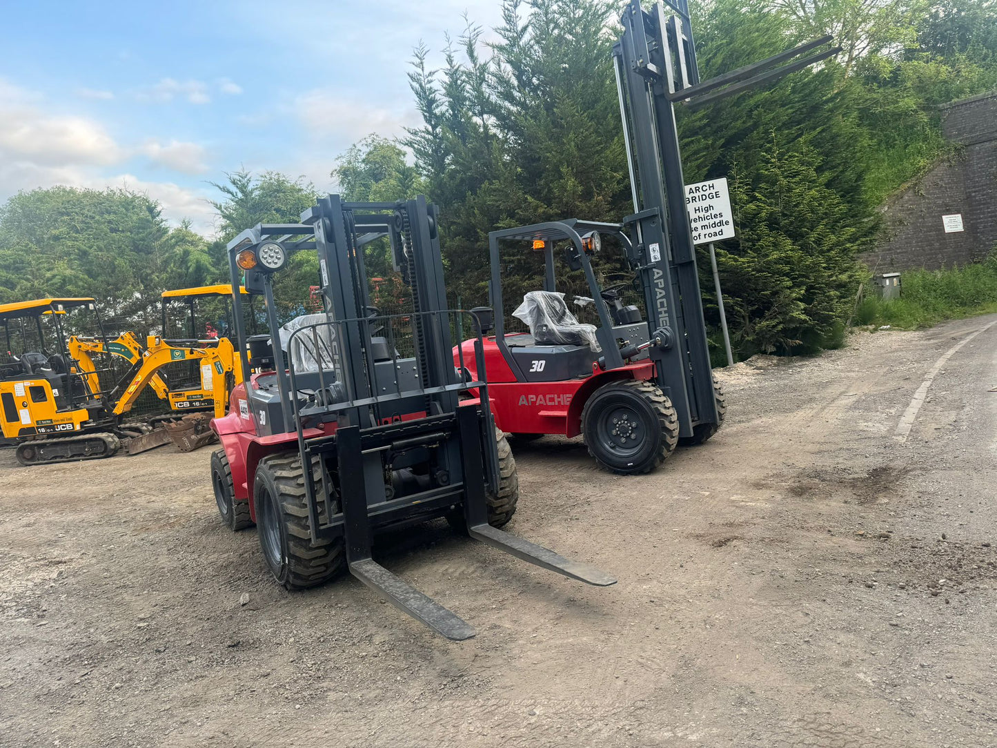 NEW/UNUSED 2024 APACHE FR30 3 TON DIESEL ROUGH TERRAIN FORKLIFT