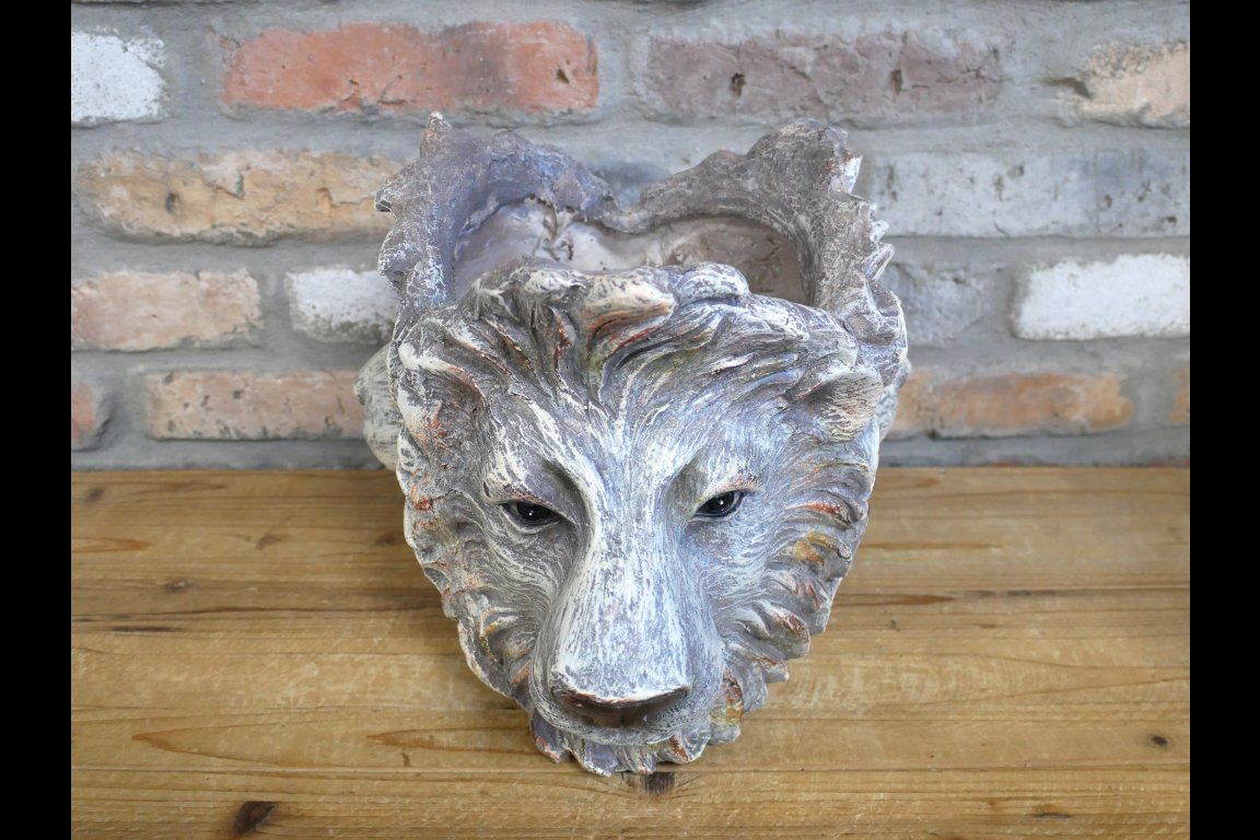 3 Lion Head Planter
