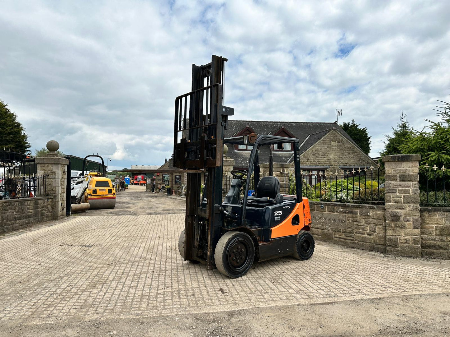 2011 DOOSAN D25S-5 2.5 TON DIESEL FORKLIFT
