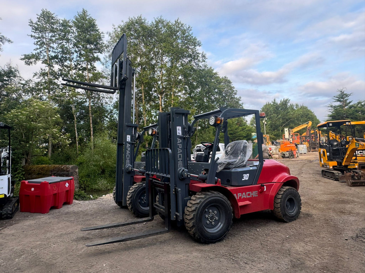 NEW/UNUSED 2024 APACHE FR30 3 TON DIESEL ROUGH TERRAIN FORKLIFT