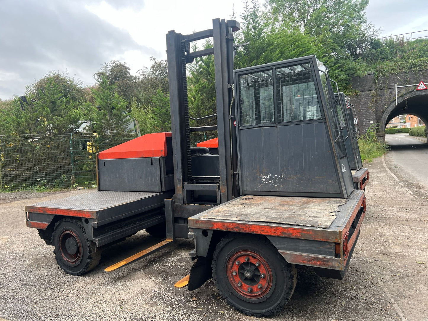 LINDI S40 SIDE LOADER FORKLIFT