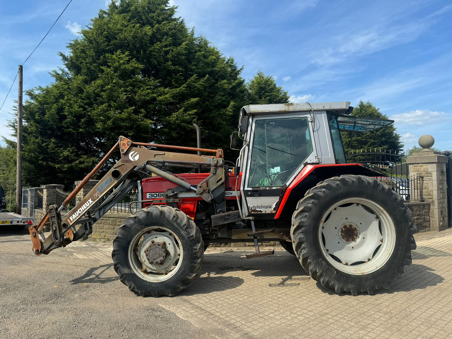 MASSEY FURGUSON 3080 LOADER TRACTOR