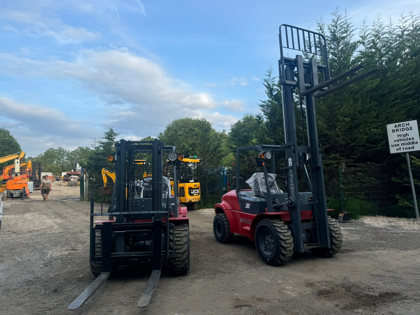 NEW/UNUSED 2024 APACHE FR30 3 TON DIESEL ROUGH TERRAIN FORKLIFT