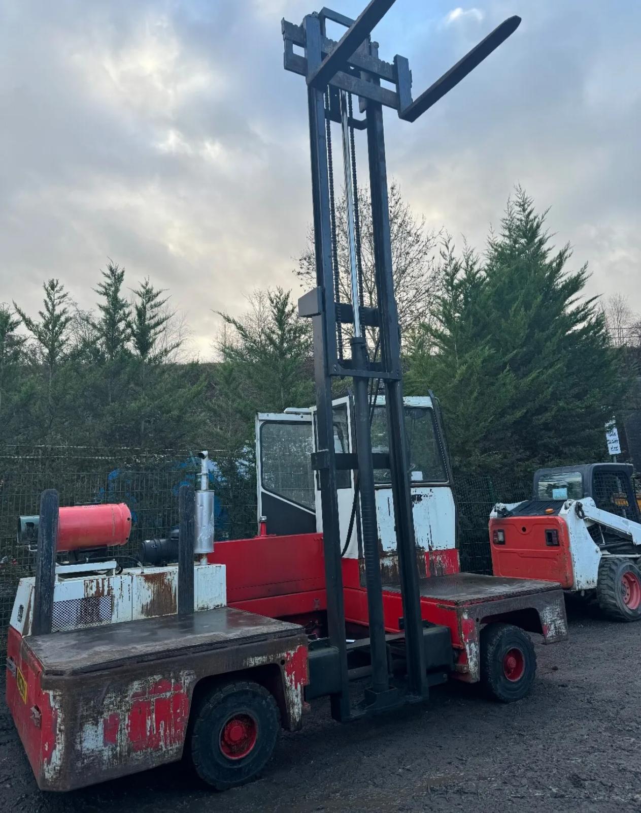BP HT35KU 3.5 TON SIDE LOADER FORKLIFT