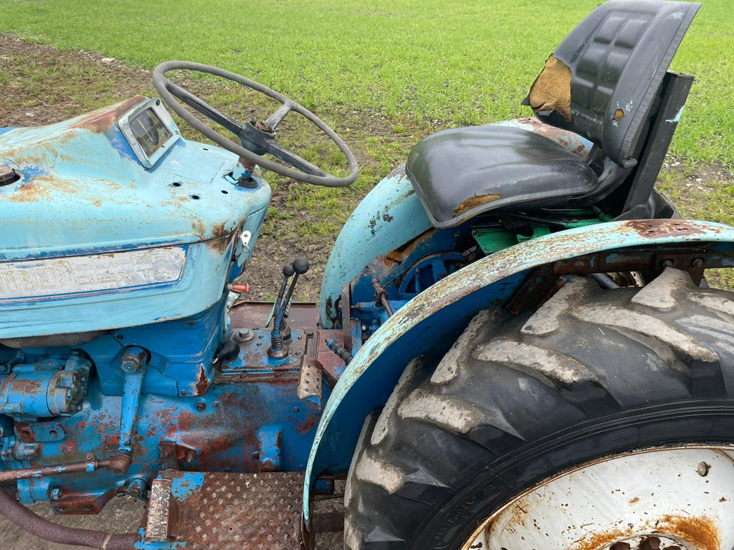 VINTAGE FORD 3000 VINYARD TRACTOR, RUNS DRIVES AND WORKS, ALL GEARS WORK