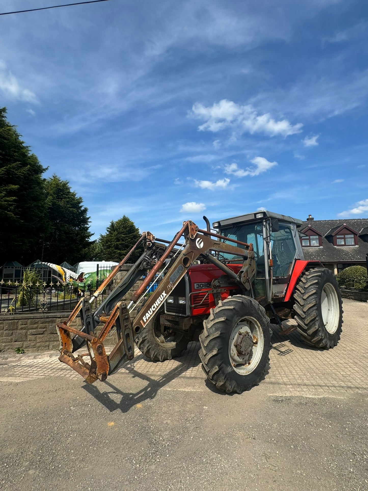 MASSEY FURGUSON 3080 LOADER TRACTOR