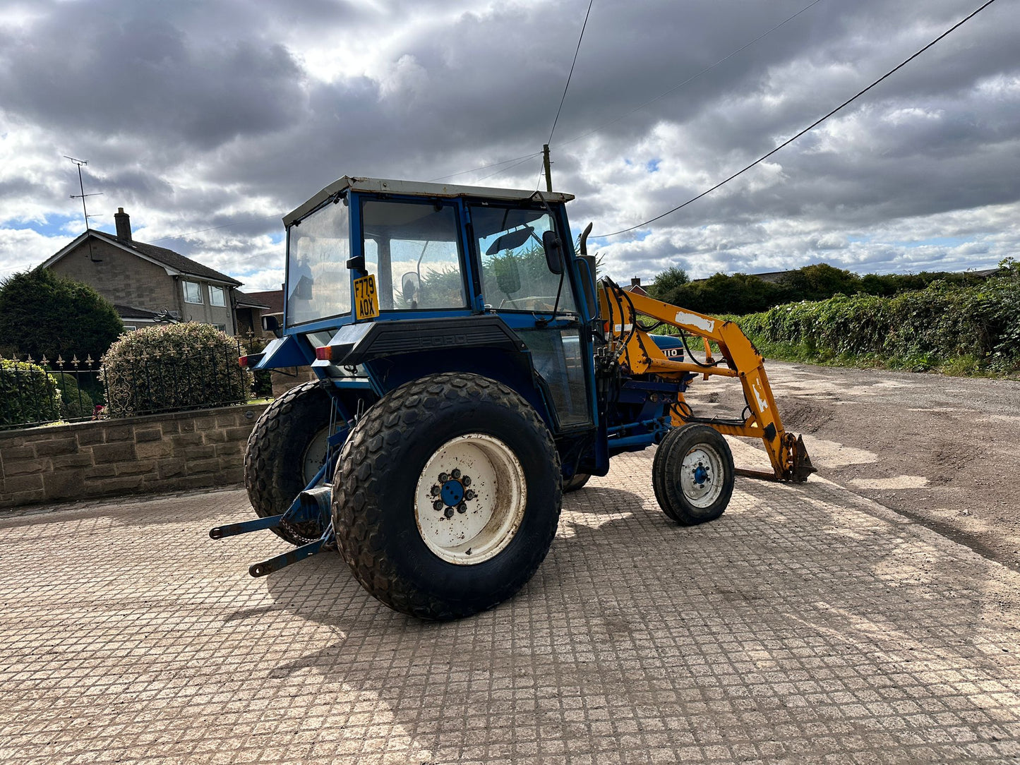 FORD 4110 54HP TRACTOR WITH BOMFORD LOADER