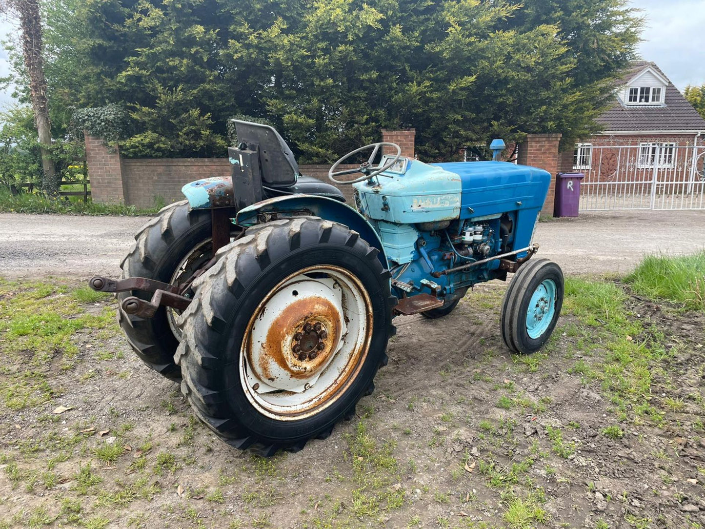VINTAGE FORD 3000 VINYARD TRACTOR, RUNS DRIVES AND WORKS, ALL GEARS WORK