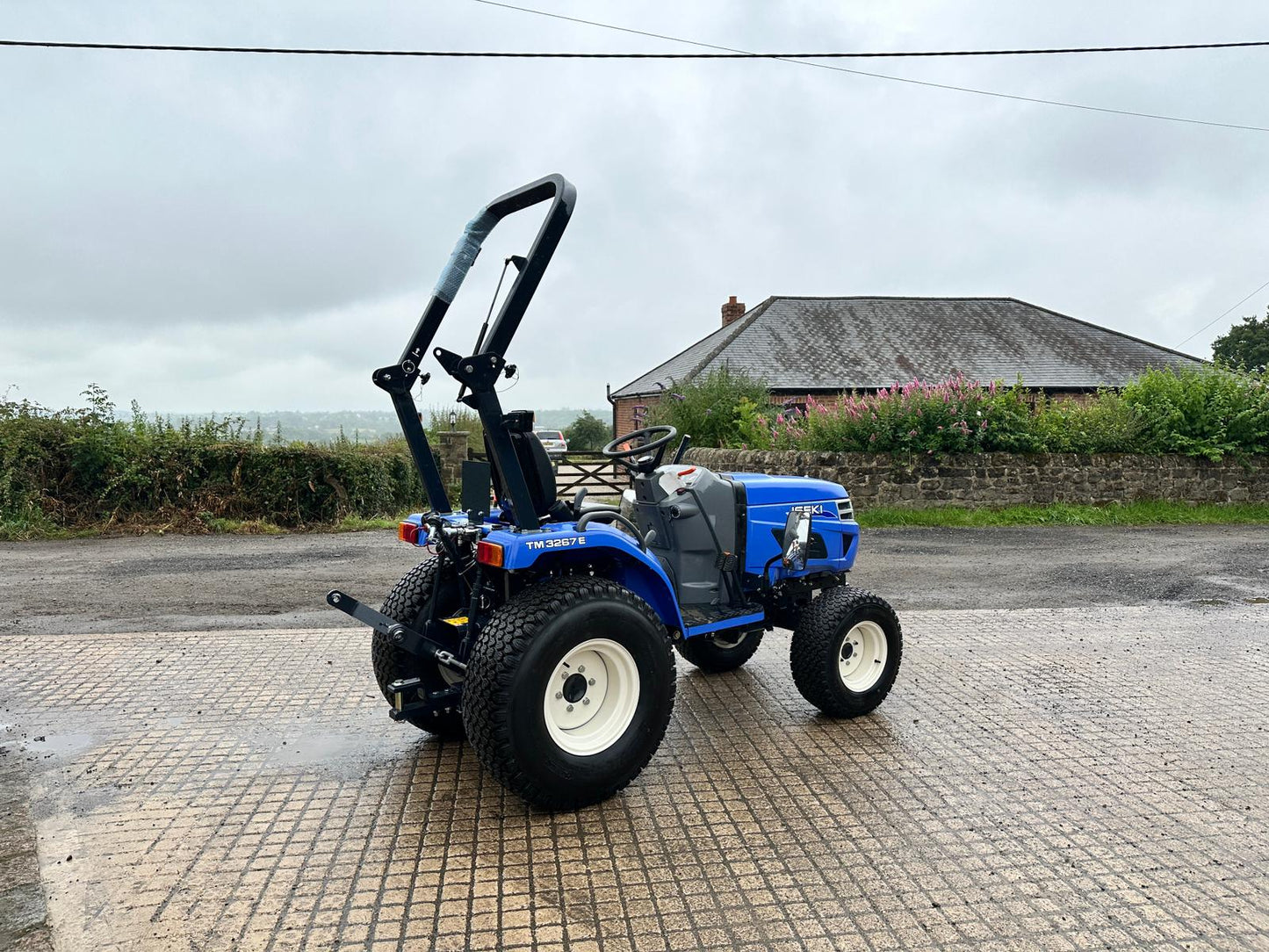 NEW/UNUSED ISEKI TM3267E 26HP 4WD COMPACT TRACTOR