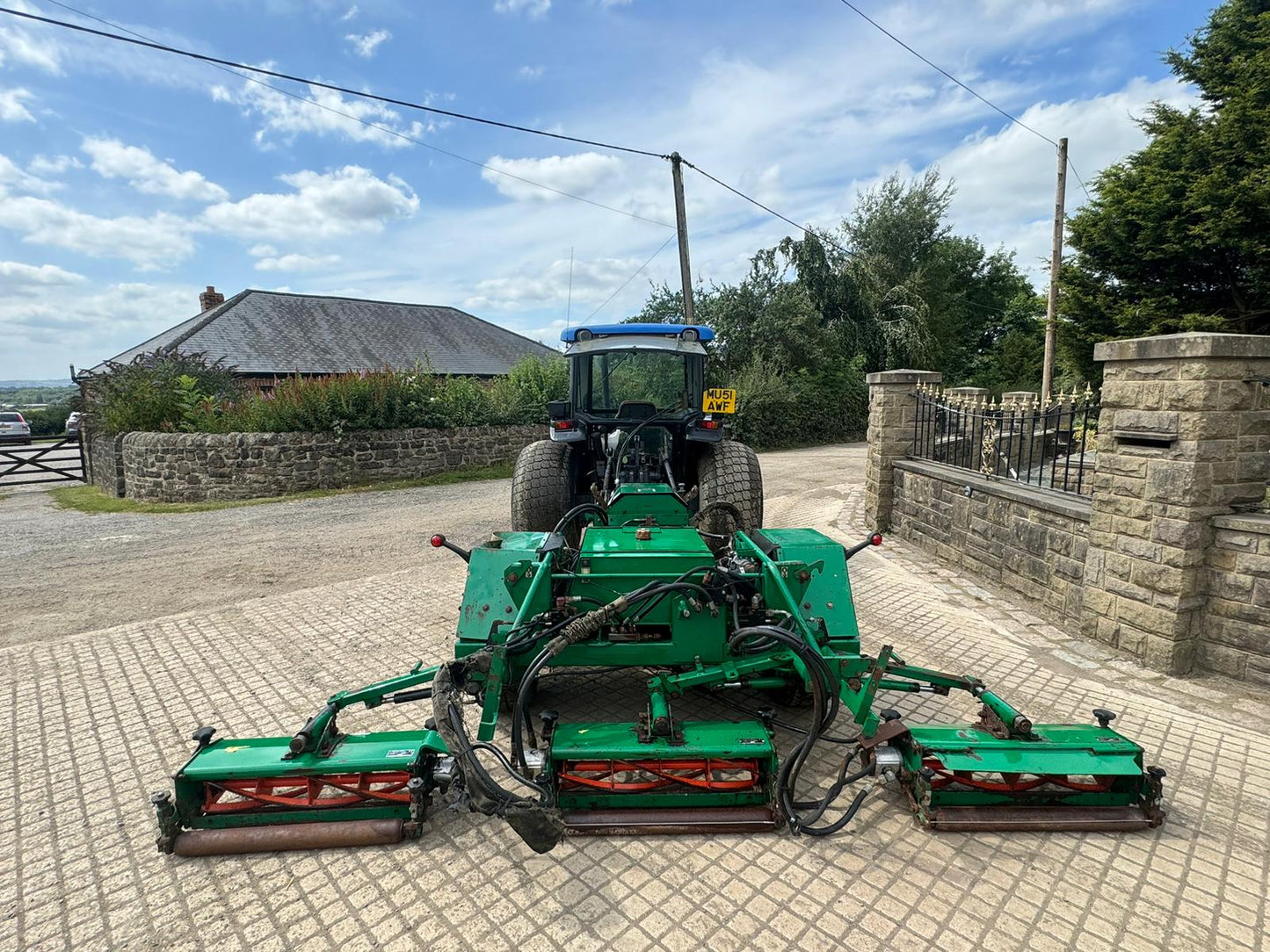 NEW HOLLAND TN55D 55HP 4WD COMPACT TRACTOR WITH REAR RANSOMES CYLINDER MOWER