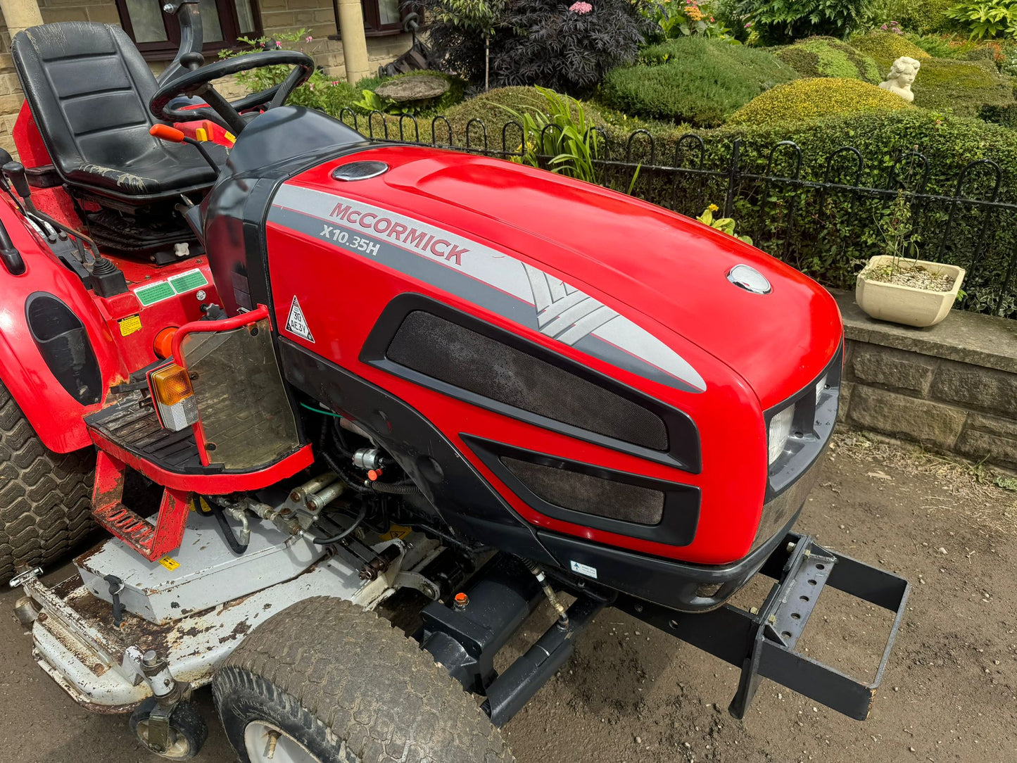 2012 MCCORMICK X10.35H COMPACT TRACTOR WITH UNDERSLUNG DECK 34 HP