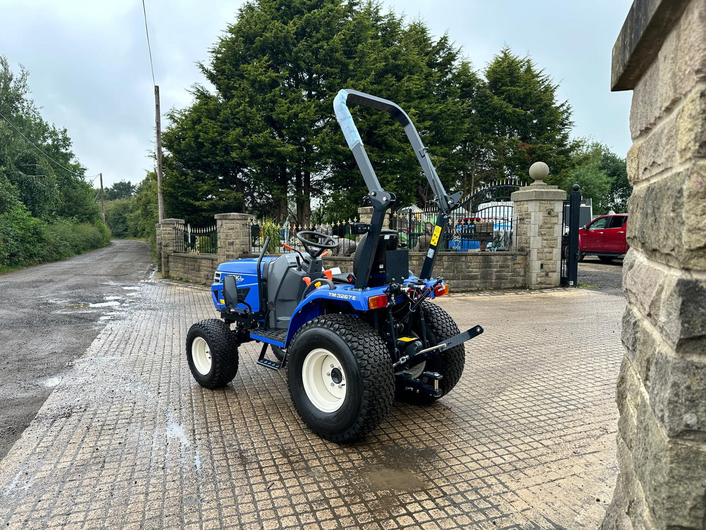 NEW/UNUSED ISEKI TM3267E 26HP 4WD COMPACT TRACTOR
