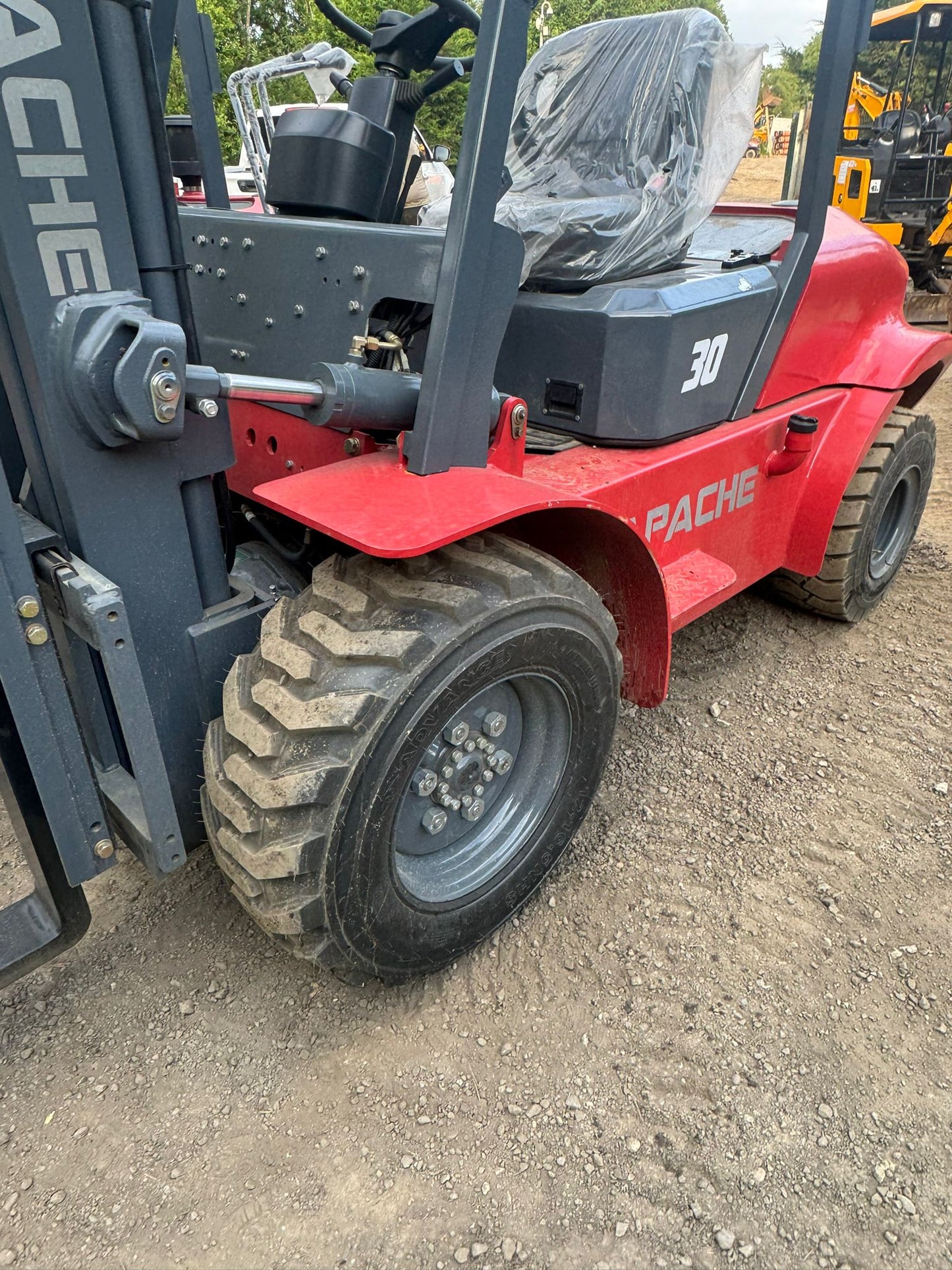 NEW/UNUSED 2024 APACHE FR30 3 TON DIESEL ROUGH TERRAIN FORKLIFT