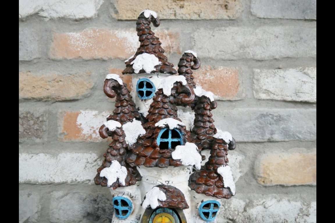 Pine Cone House (Large)