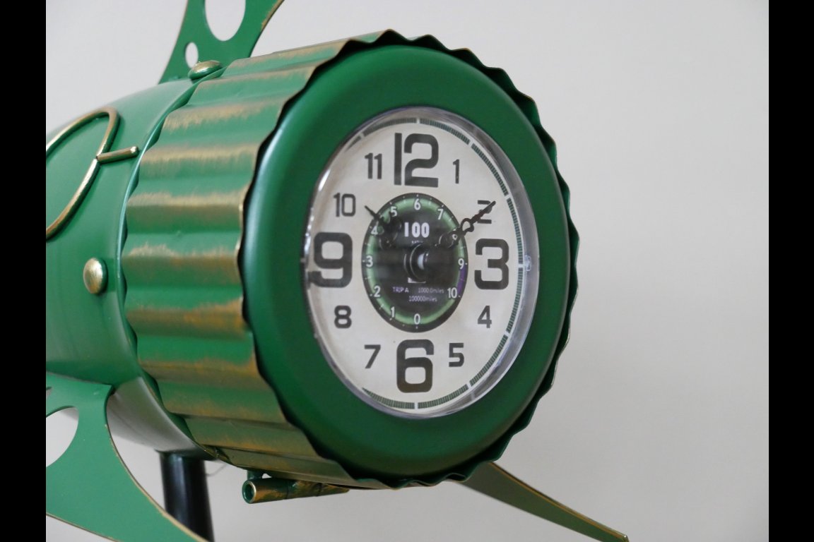 Green Spaceship Clock