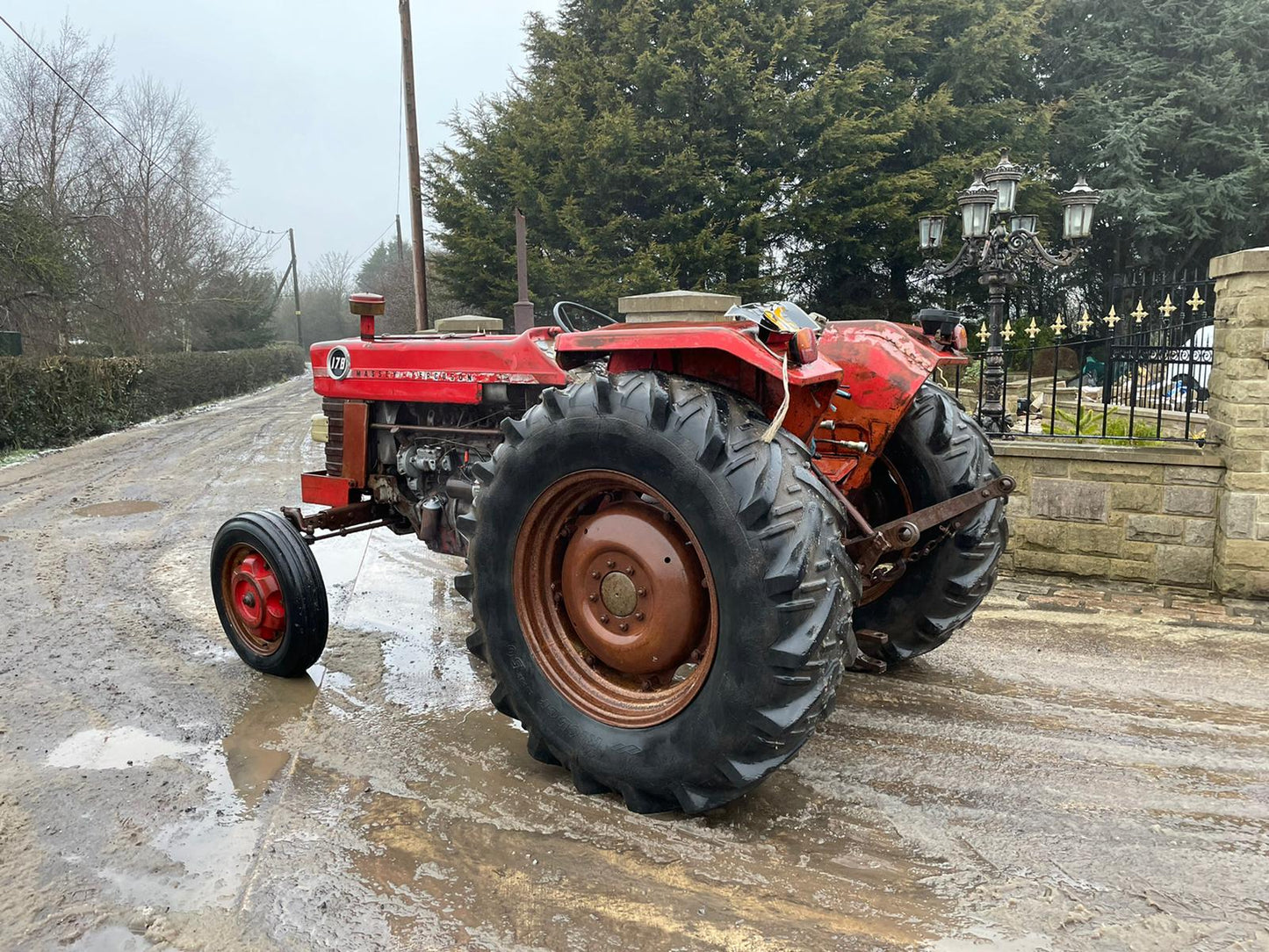 MASSEY FERGUSON 178 TRACTOR, RUNS AND DRIVES