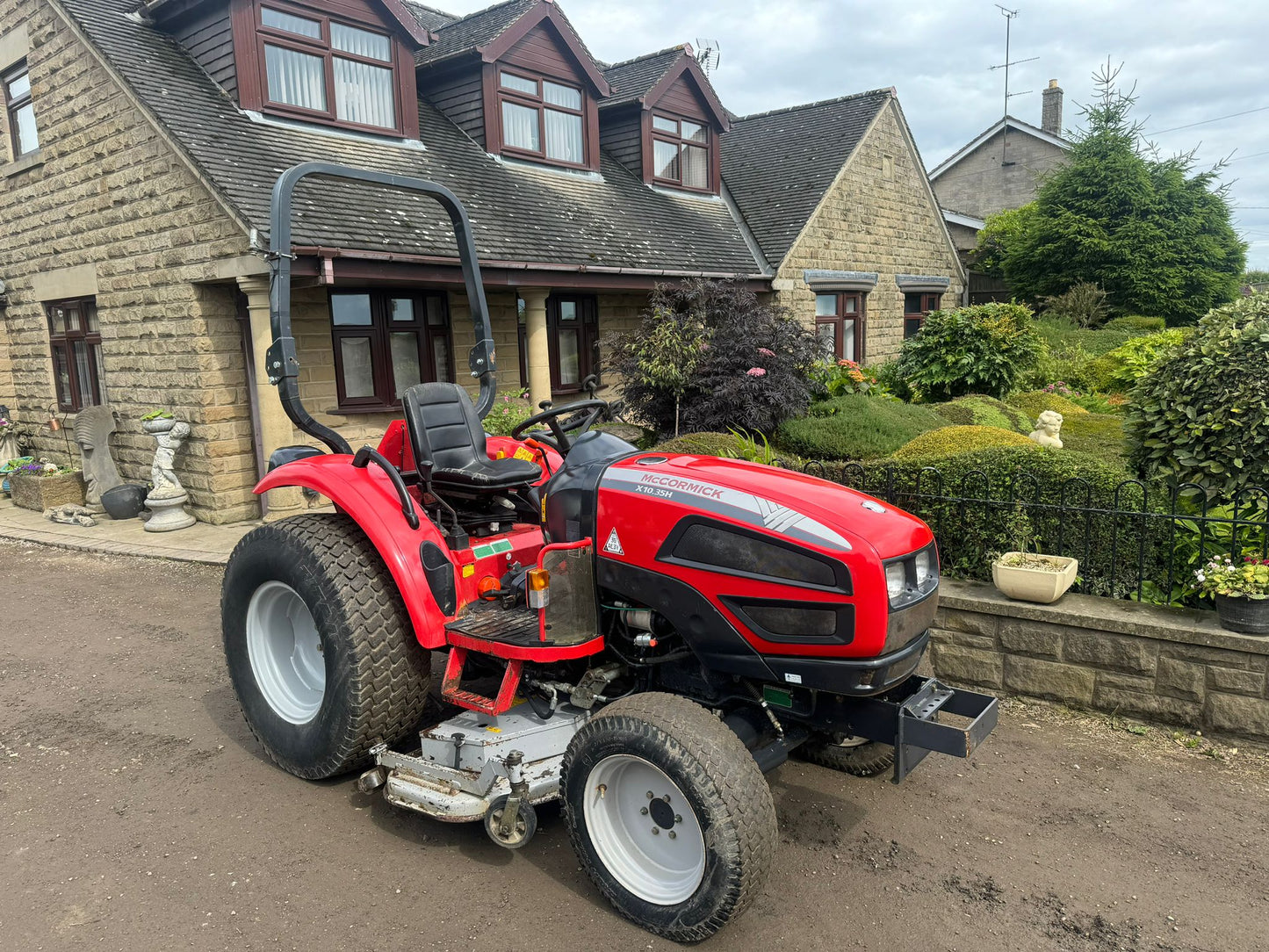 2012 MCCORMICK X10.35H COMPACT TRACTOR WITH UNDERSLUNG DECK 34 HP