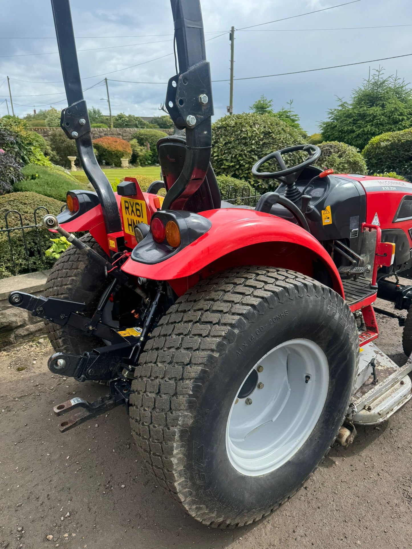 2012 MCCORMICK X10.35H COMPACT TRACTOR WITH UNDERSLUNG DECK 34 HP