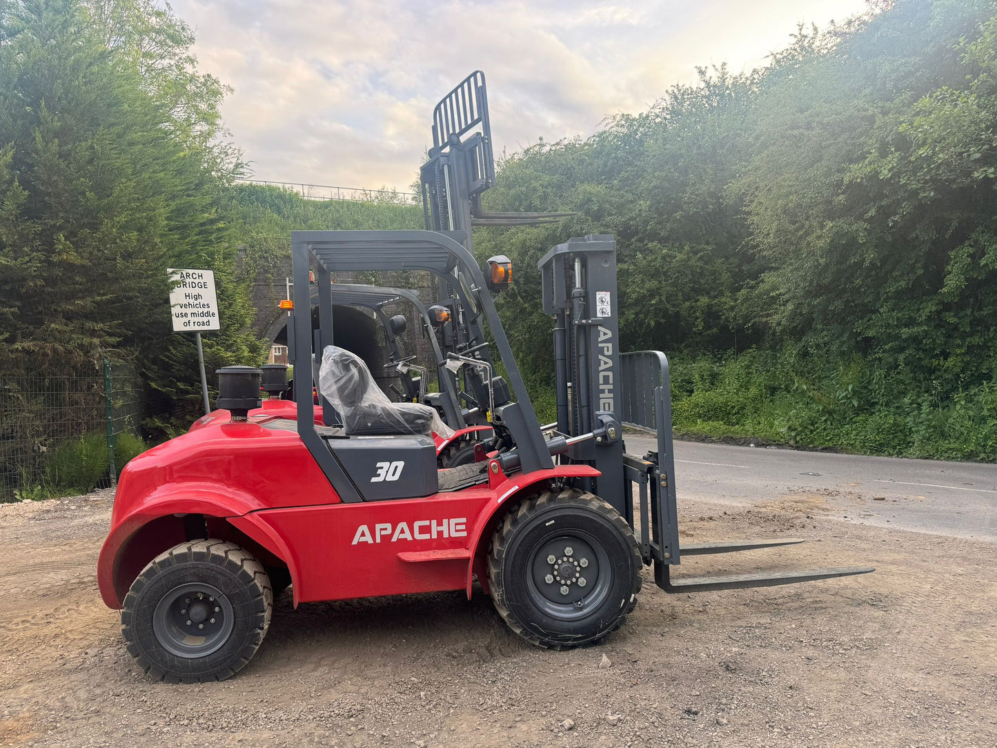 NEW/UNUSED 2024 APACHE FR30 3 TON DIESEL ROUGH TERRAIN FORKLIFT