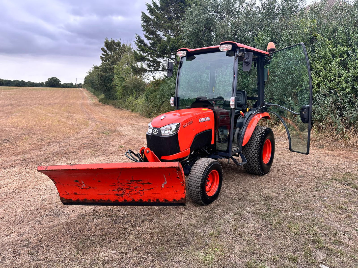 65 REG. KUBOTA B2350 23HP 4WD COMPACT TRACTOR WITH HYDRAULIC 4 WAY BLADE