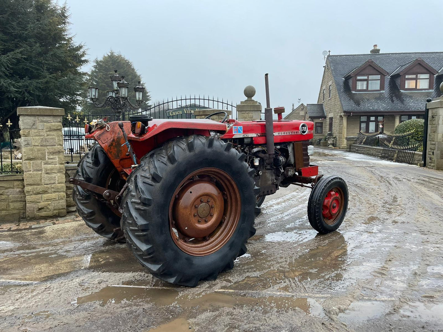 MASSEY FERGUSON 178 TRACTOR, RUNS AND DRIVES