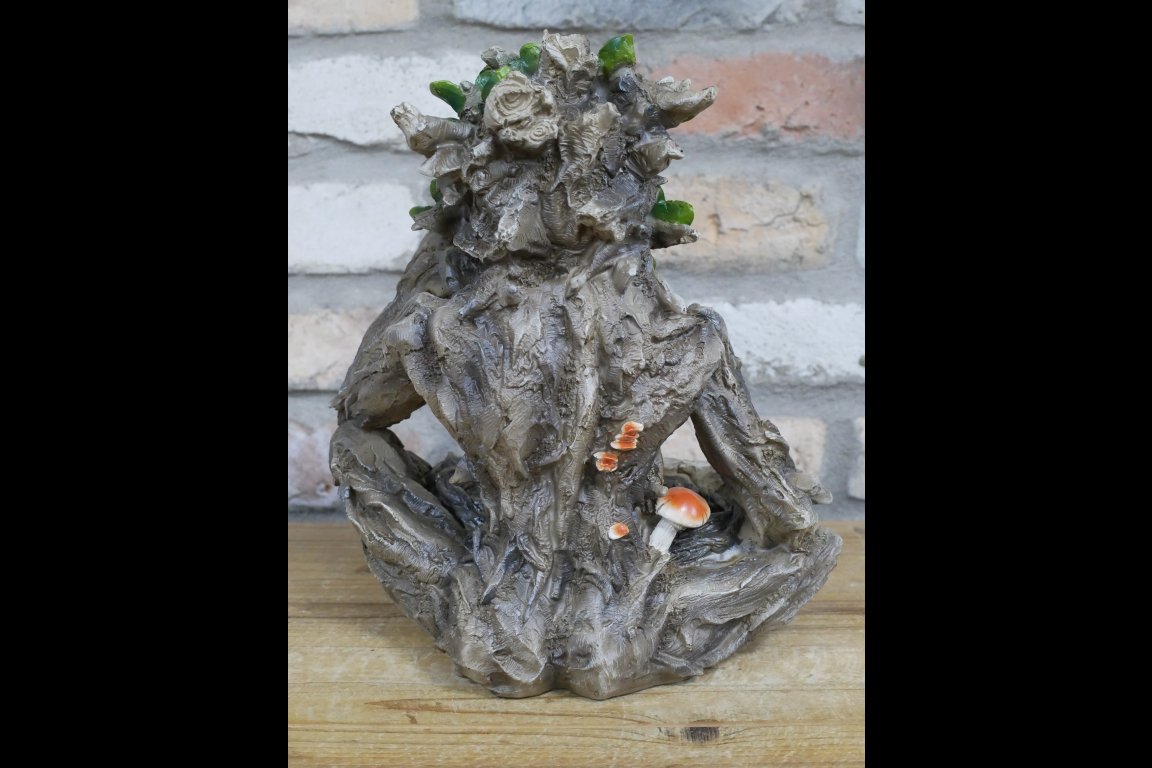 Treeman Birdfeeder
