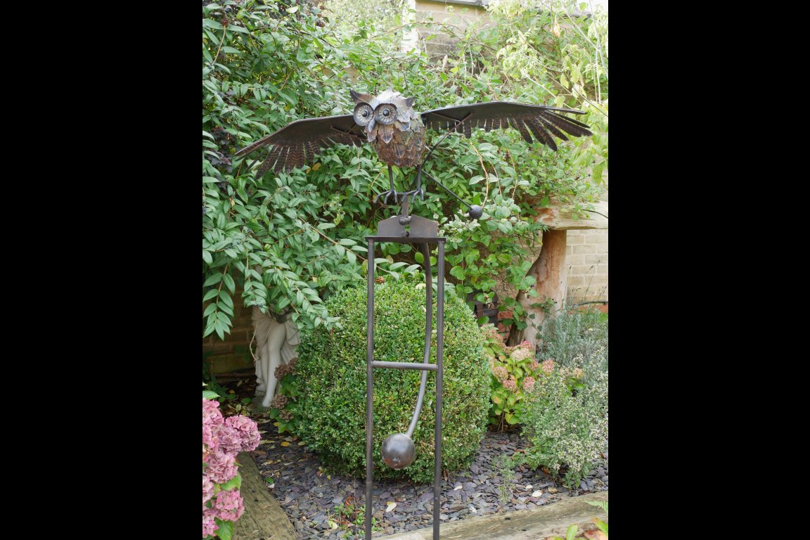 Giant Owl Stake