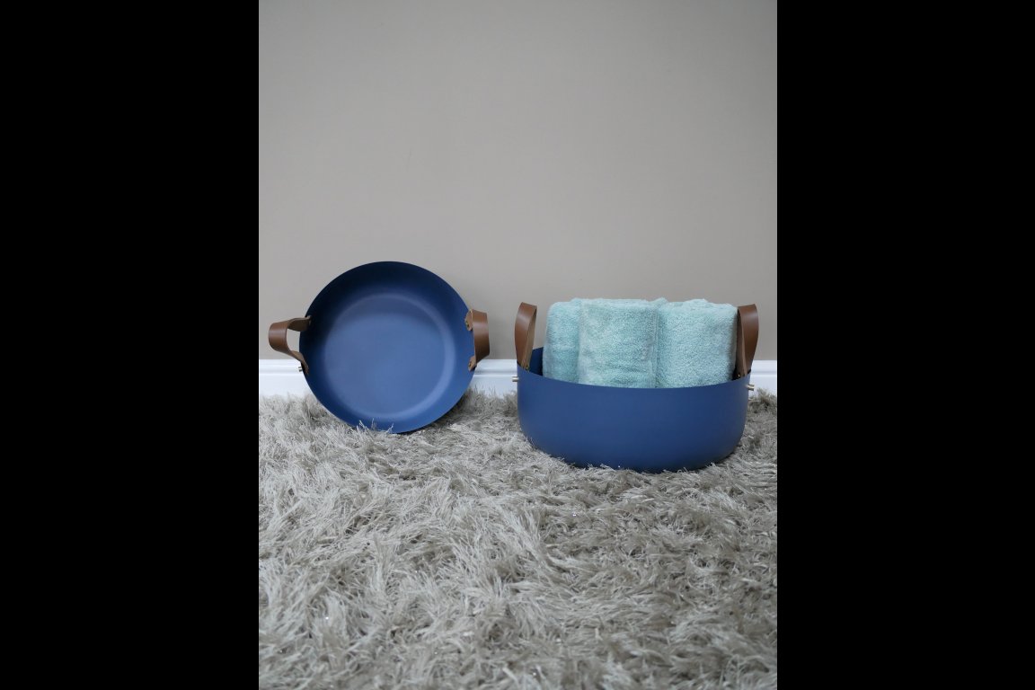Set Of 2 Bowls / Planters