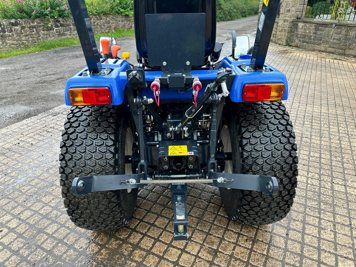 NEW/UNUSED ISEKI TM3267E 26HP 4WD COMPACT TRACTOR