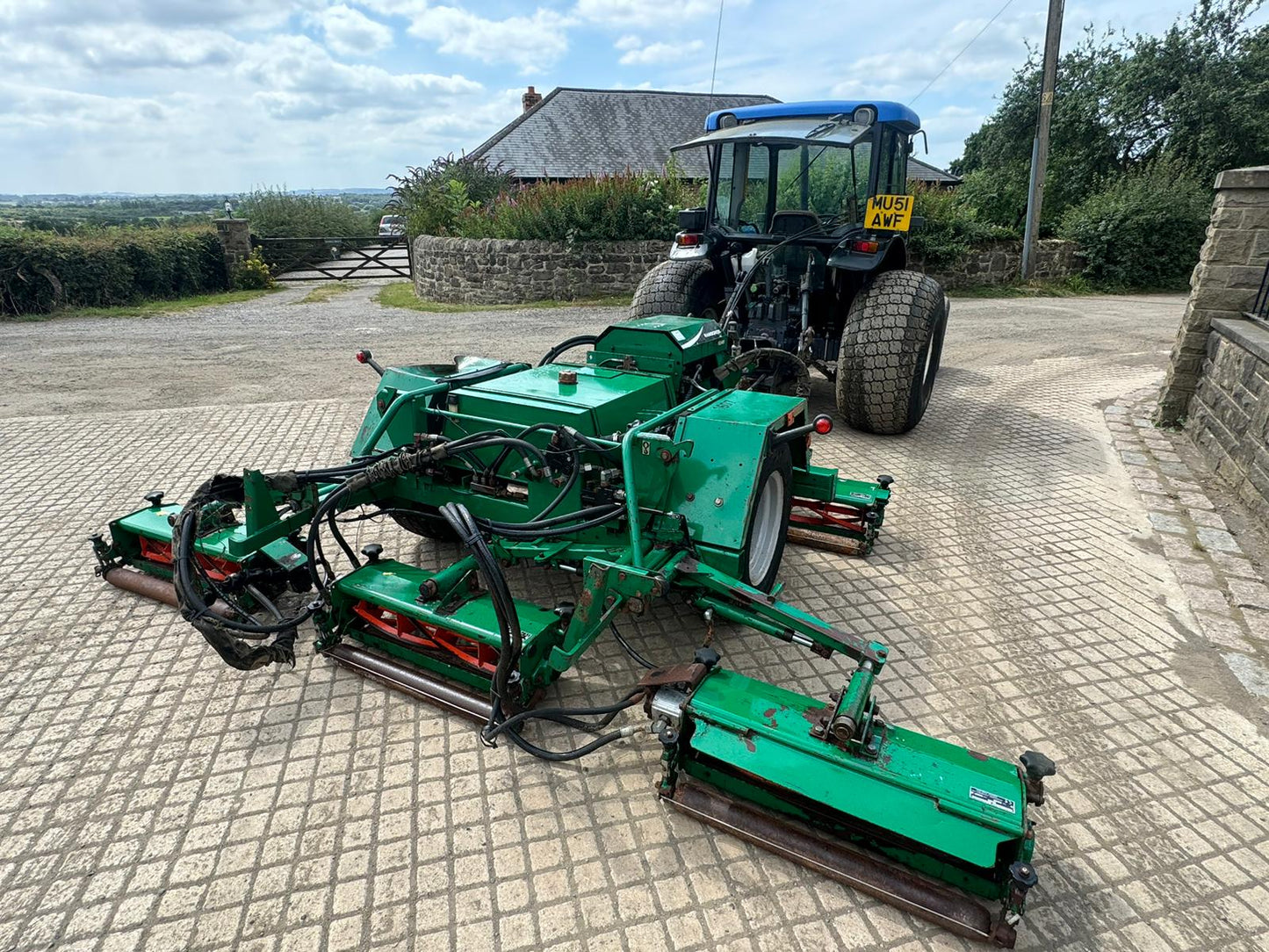 NEW HOLLAND TN55D 55HP 4WD COMPACT TRACTOR WITH REAR RANSOMES CYLINDER MOWER