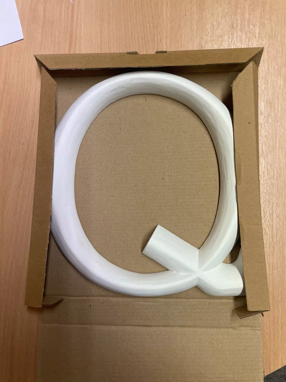 Q POSH GRAFFITI WHITE VERY LARGE Q 43CM WOODEN RESIN LETTER WALL ART FASHION