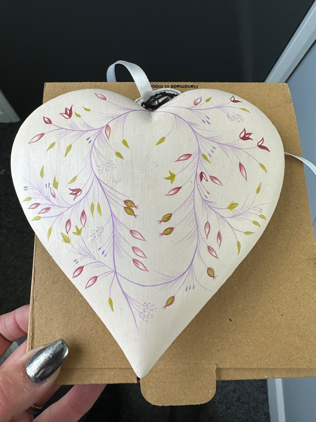 POSH GRAFFITI BEAUTIFUL WOOD FLORAL HEART RIBBON 17 X 17CM CHRISTMAS DECORATION