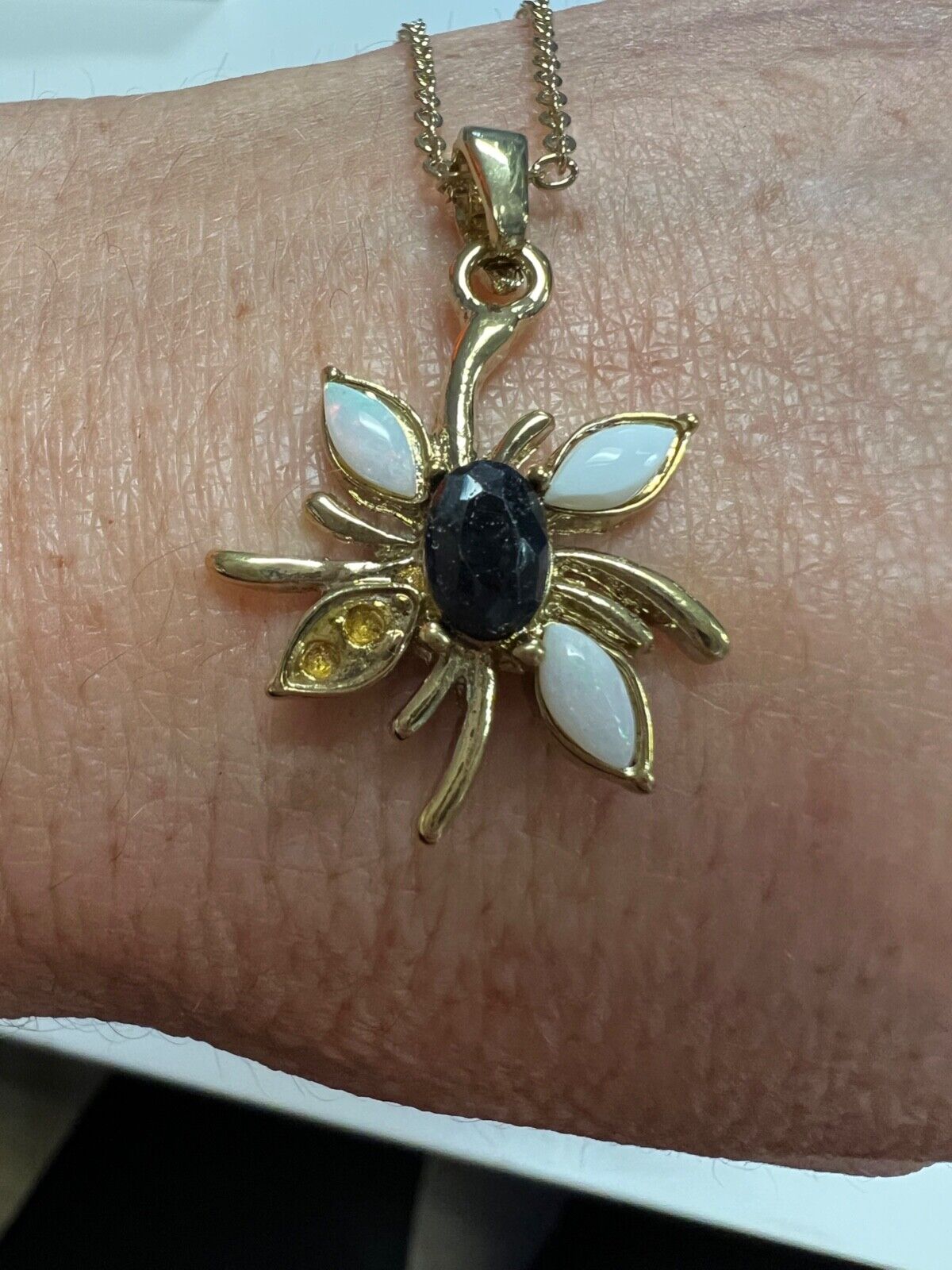 GOLD LOOK BEAUTIFUL FLOWER NECKLACE SHORT CHAIN DRESS JEWELLERY